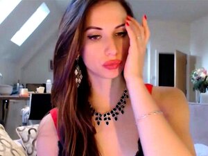 Prostituta se niega a desnudarse pero termina