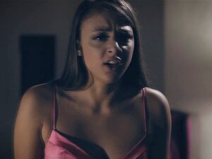 Gia fica chocada que Brent e seu professor Dick são uma pessoa só. Gia Derza se apaixona por Brent que ela conheceu online. Brent pede para ela enviar fotos nuas, ela mandou e alguns dias depois, ela foi à casa Brents para finalmente encontrá-lo. Gia fico