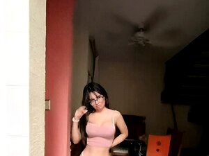 Tetona jugando sus