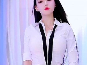 ¡Mira a una muñeca china bailando #3 ahora! -