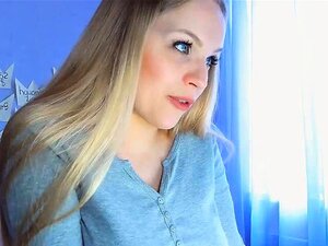 Bebé muy bonita tetas lechosas follada a sí