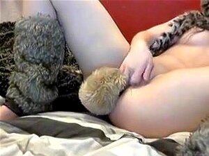 Mujer Que Amamanta a Cachorro