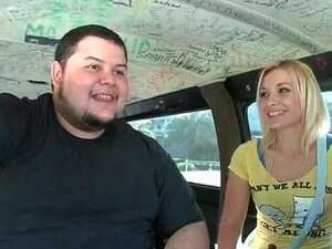Saca El Pene En El Bus - Porno @ TeatroPorno.com