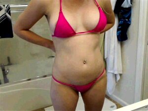 Show de cámara palpitante con traje de baño y