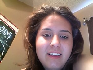 Coño peludo de una latina masturbándose