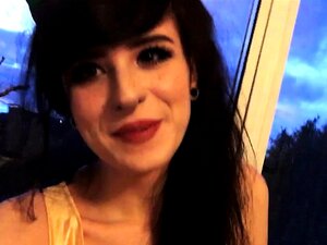 Linda amateur masturbándose hasta el orgasmo en