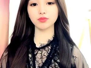 Sumérgete en el encanto seductor de una ardiente