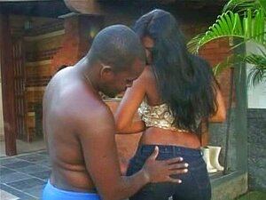 Xxx lésbicas se esfregando com força Varios homens gozando na cara da loira