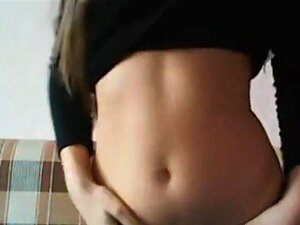 La sexy novia morena hace un buen show de