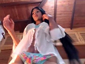 Hermosa travesti fresca en
