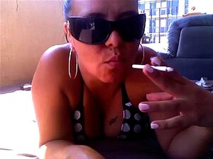 Curvy Smoking - Porno @ TeatroPorno.com