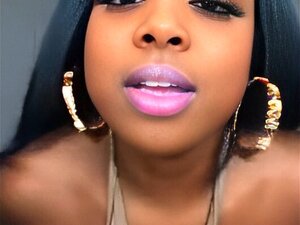 CHICA NEGRA CON GRAN CULO ACUMULADO Y CULO GORDO