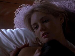 Olivia d'Abo y Lora Zane desnudas - Chicas