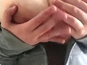 Tetas y areolas enormes