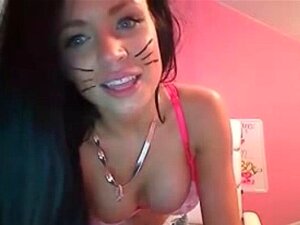 Gatita morena caliente en la webcam
