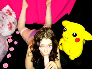 Kinky húmedo taco morena juguete anal jugar