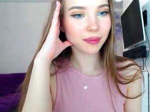 Linda chica mostrando sus tetas webcam