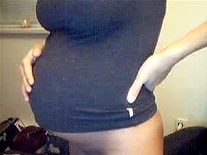 Embarazada con tetas, areola marrón en