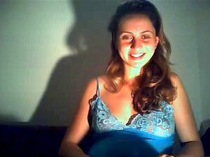 chica embarazada en webcam