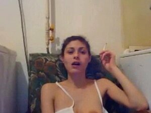 Linda búlgara fumadora