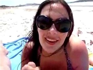Public Beach Handjob - Porno @ TeatroPorno.com