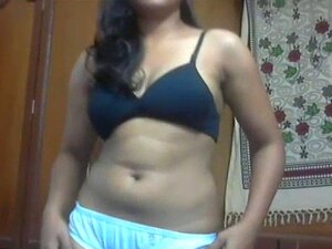 Verdadera chica india amateur se masturba el coño